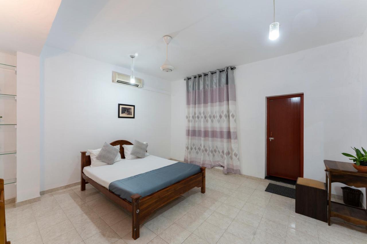 Gentz Residency & Restaurant Hotel โคลอมโบ ภายนอก รูปภาพ