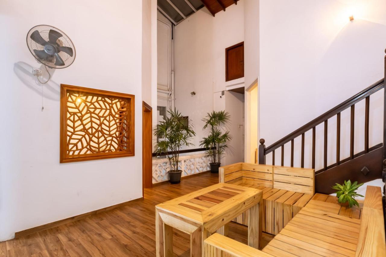 Gentz Residency & Restaurant Hotel โคลอมโบ ภายนอก รูปภาพ